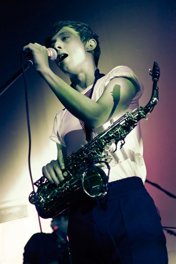 Fanfarlo, el chico se come al grande