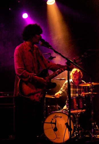 Cuchillo, en una nube gris