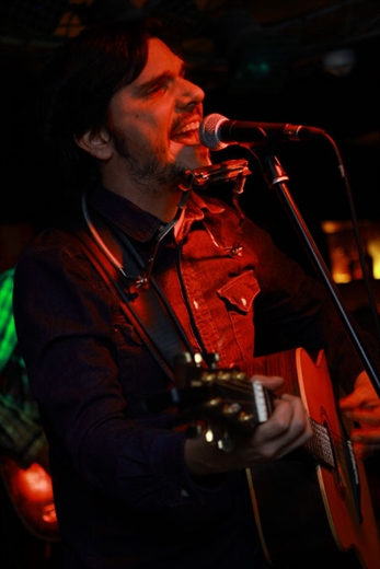 Partido, pidiendo paso