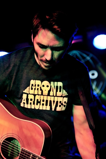 Aaron Thomas, algo que oír en la sala