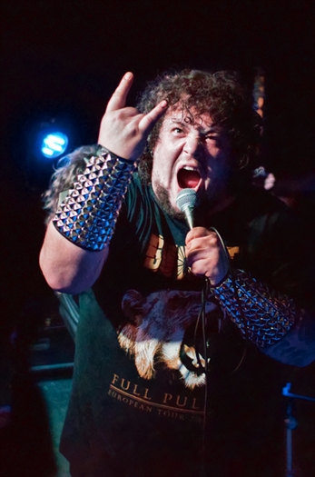 Bullet + 77', cerveza en mano