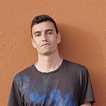 "Le doy muchas vueltas a los arreglos y estructuras de las canciones”