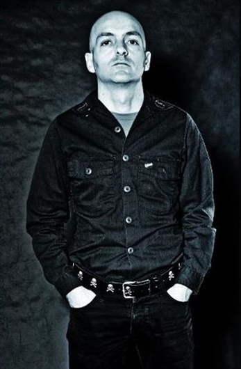 “Me gusta romper los clichés pre-establecidos, sorprender y crear"