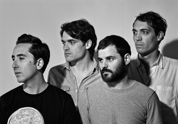 "Las canciones van a lo esencial"