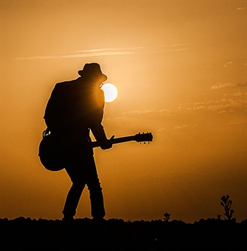 "Los textos incitan a mirar al cielo como síntoma de rebelión”