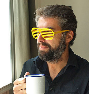 Antonio Luque se pasa a la literatura