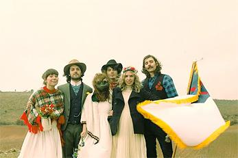 El debut discográfico de Hola A Todo El Mundo