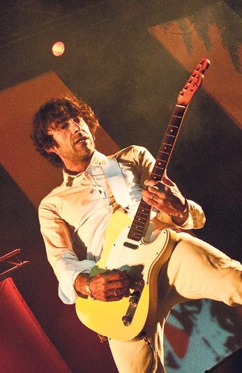 Espantapitas gira hacia el pop y la electrónica