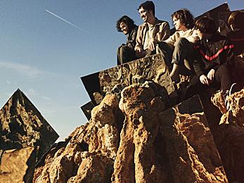 “Real Love” nuevo single de Delorean