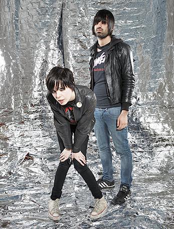 Robert Smith colabora con Crystal Castles