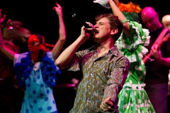 Javier Ojeda ultima "Re-versos"