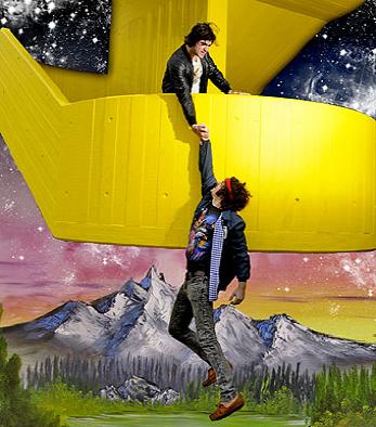 Mushroom Pillow y Artica fichan a French Horn Rebellion