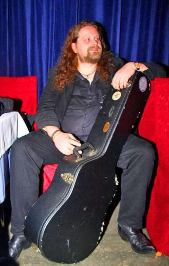 Phil Grijuela en Juévenes Acústicos