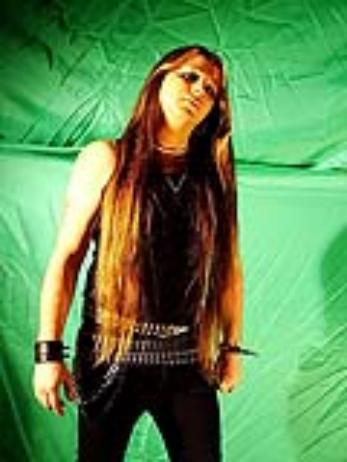 La Hermandad presenta nuevo vocalista