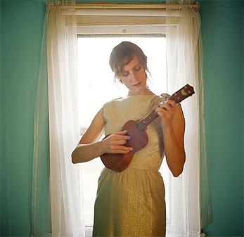 Laura Gibson en una cata de vinos