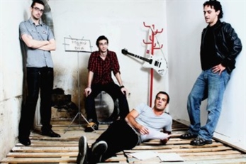 Comsat presenta su nuevo disco en Barcelona y Madrid