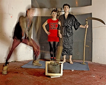 Triángulo de Amor Bizarro en Noisey