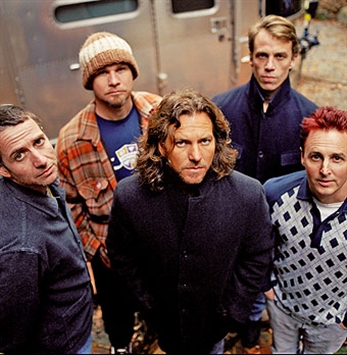 Colaboraciones estelares en el libro sobre Pearl Jam