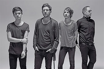 Fenech-Soler de gira por primera vez en España