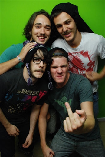 Atentos a la gira de Clandestine Kings