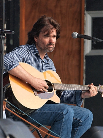 Marcos Bárcena vuelve con Love Yeah