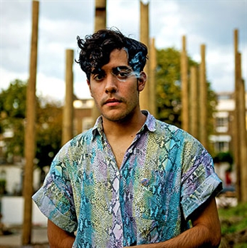 Neon Indian, cambio de fecha y sala