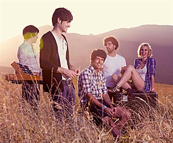 Optimismo contagioso en el nuevo videoclip de Grises