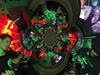 Segundos Apellidos, tocando en plata