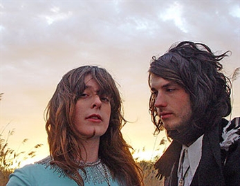 Escucha “Myth” de Beach House