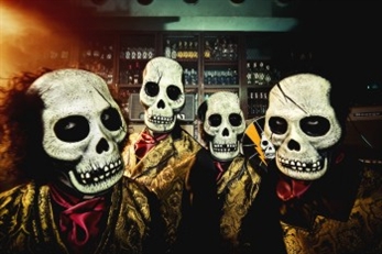 Los Tiki Phantoms actúan este viernes en el nuevo Tsunami Teatrobar