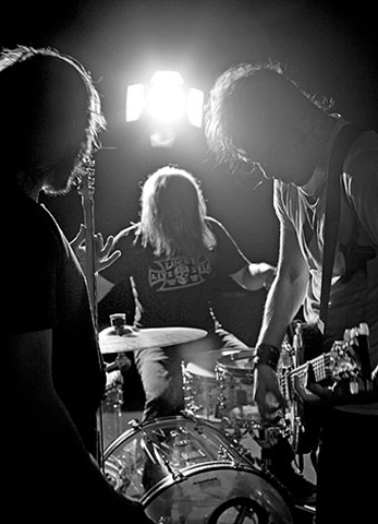 Dinero te regala su nuevo tema