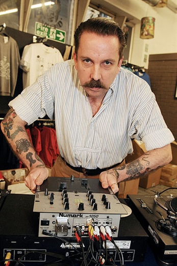 Qué está en el player de Andy Weatherall