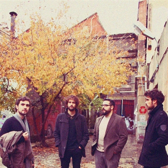 Modelo de Respuesta Polar, The DuBarrys y The Last Band en el Camden Club