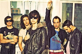 The Strokes vuelven al estudio