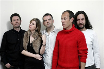 Lülla presenta "Fall in love with yourself because I love you no more"