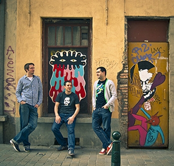 Strand y sus amigos grabando en el RedBull Studio