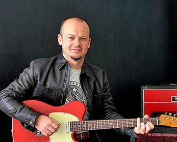 Todas las bandas en las que tocó Bis González, actúan en su homenaje