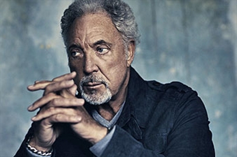 Tom Jones cambia de fecha