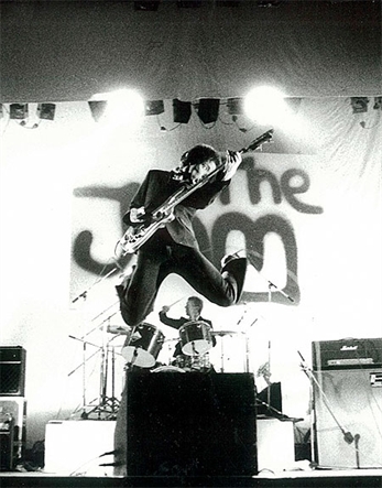 Bart Davenport y Biscuit interpretan a The Jam