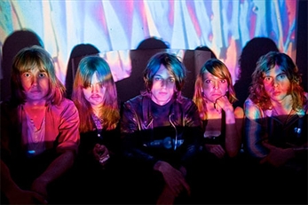 Escucha el disco de Toy