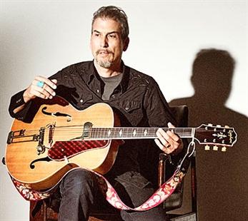 Howe Gelb, concierto acústico en Compostela