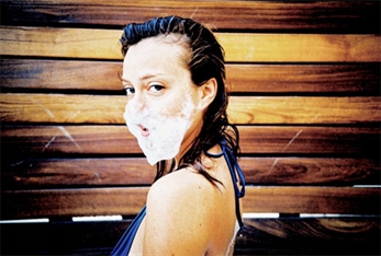 Vaporoso videoclip para Russian Red