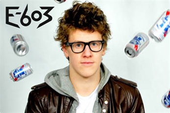 E-603 regala sus remezclas de Two Door Cinema Club, Passion Pit, Robyn y muchos otros