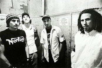 Rage Against The Machine anuncian edición especial de su primer disco