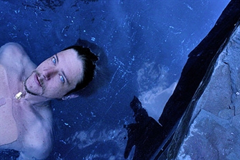 Escucha el disco del líder de Interpol en solitario