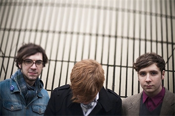 Two Door Cinema Club, primer cabeza de cartel del Low Cost