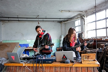 Las CasiCasitone presentan nuevo video