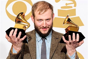 Bon Iver alcanza el disco de oro por partida doble