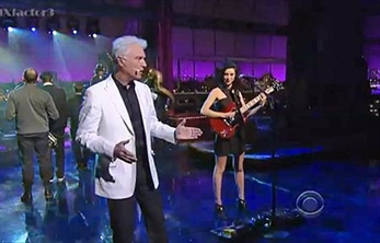 Actuación televisiva de David Byrne y St. Vincent