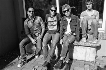 Zodiacs se reconvierten en The Re-Byrds